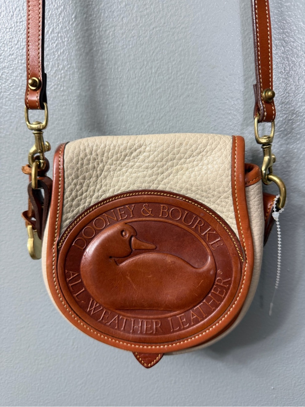 Vintage Dooney Bourke All Weather Leather 2 Duck Bag cream y2k 90s Crossbody - Picture 2 of 12